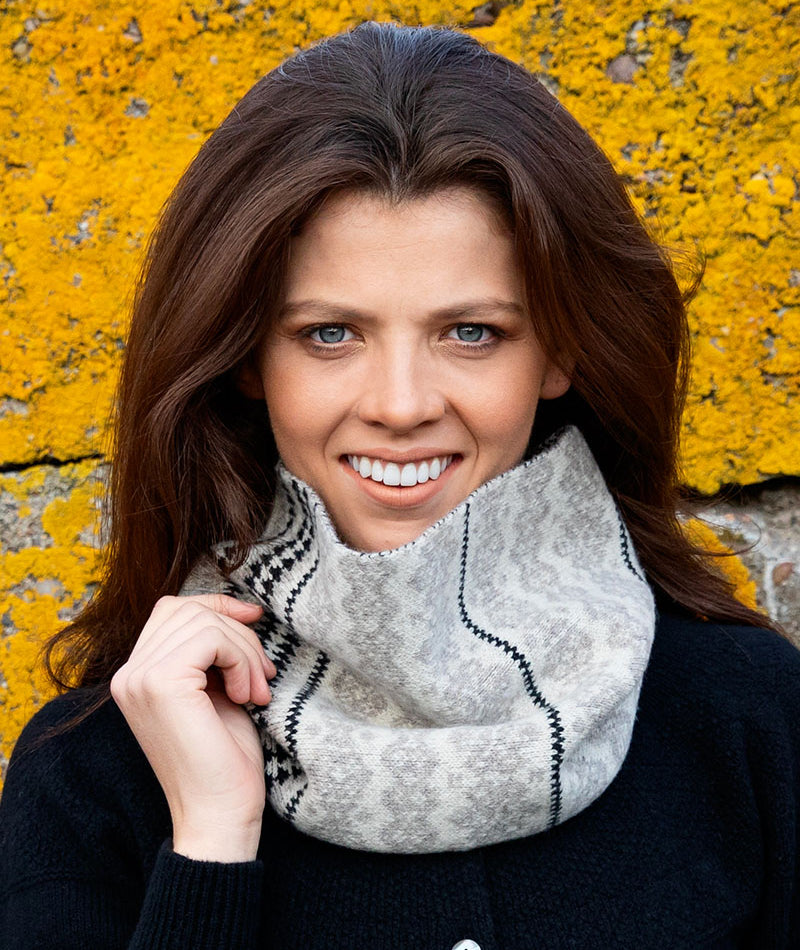 Fair isle cowl scarf linen beige black Scottish lambs wool Stockbridge